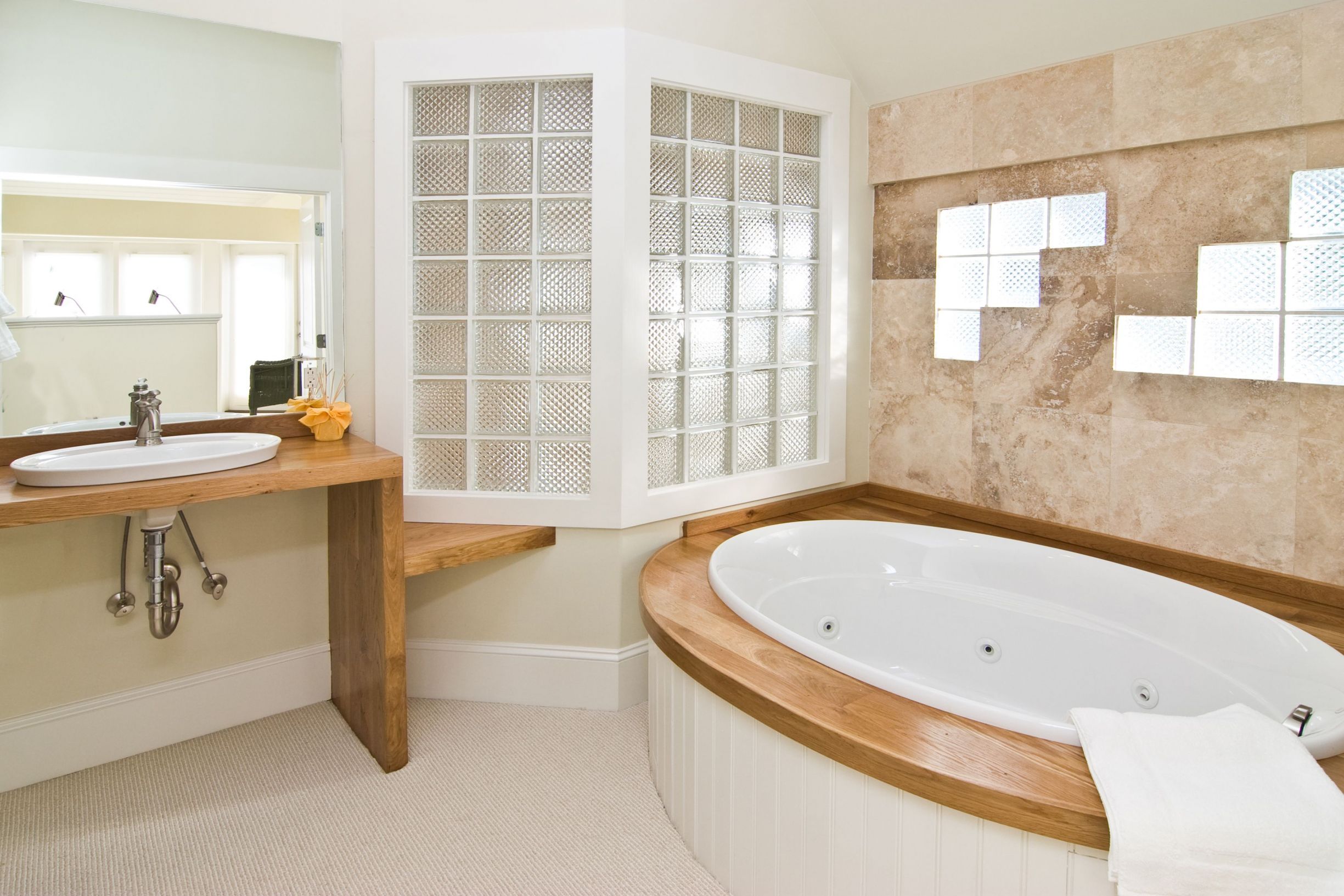 When Should You Contact a Bathtub Contractor in Tampa, FL?